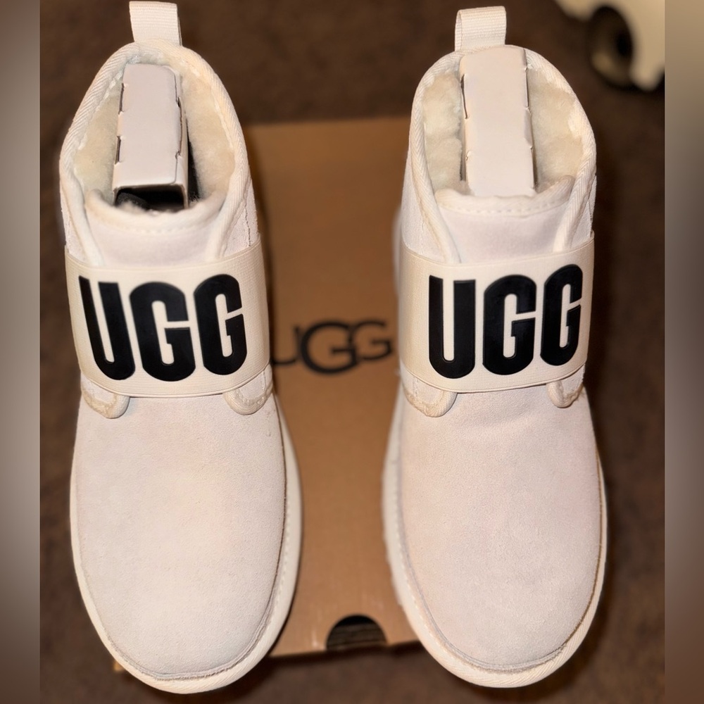 UGG Neumel II Graphic - White - Women’s size 9